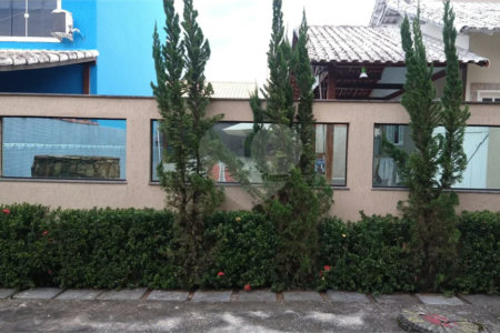 Casa à venda com 3 quartos, sendo 2 suítes, no condomínio Recanto das Palmeiras, Rio de Janeiro - RJ