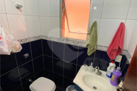 Sobrado à venda com 3 quartos, sendo 1 suíte, em Jardim dos Ipês, Suzano, SP