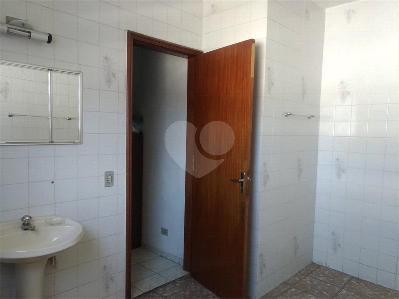 Sobrado à venda com 3 quartos, sendo 1 suíte, em Tremembé, São Paulo, SP