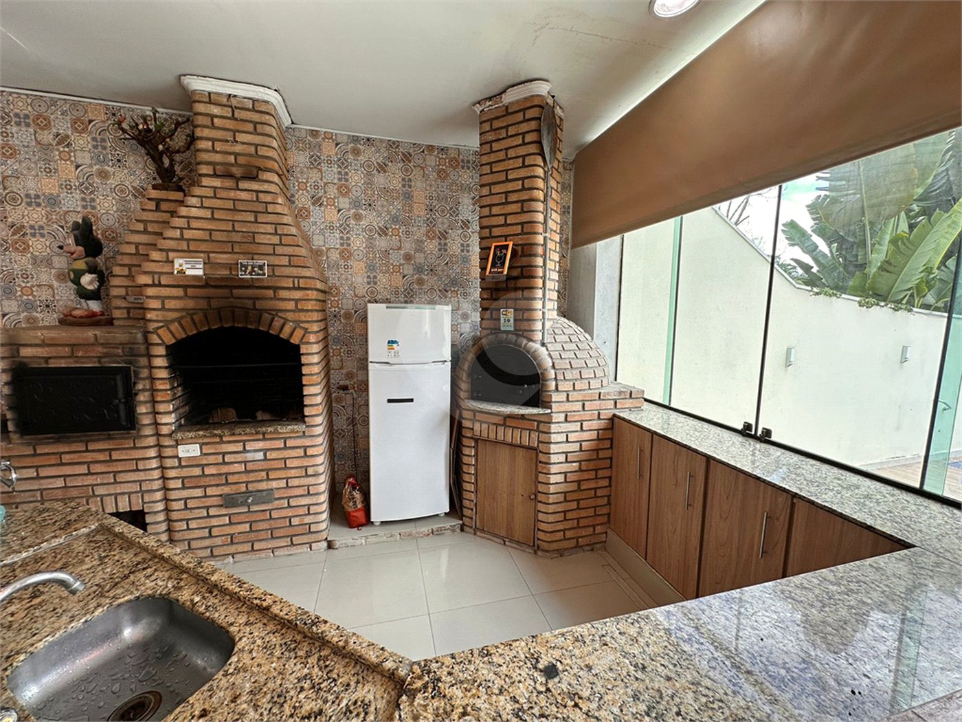 Casa à venda com 5 quartos, sendo 3 suítes, no condomínio Jd Itatinga, São Paulo - SP