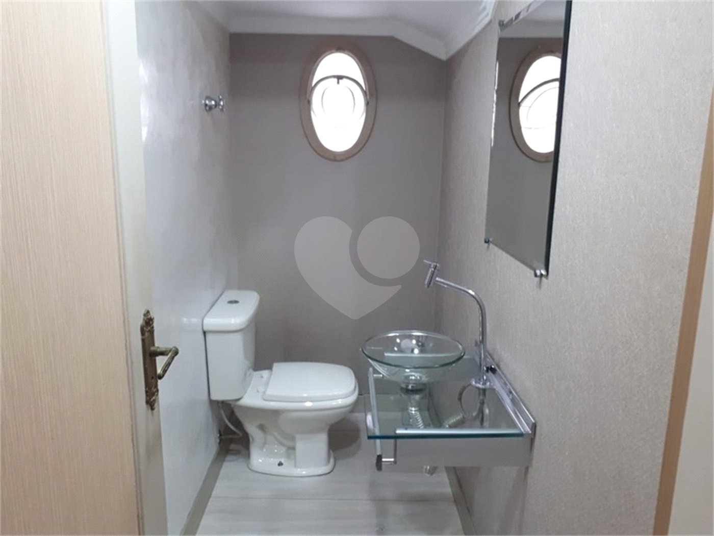 Sobrado à venda com 5 quartos, sendo 3 suítes, em Tremembé, São Paulo, SP