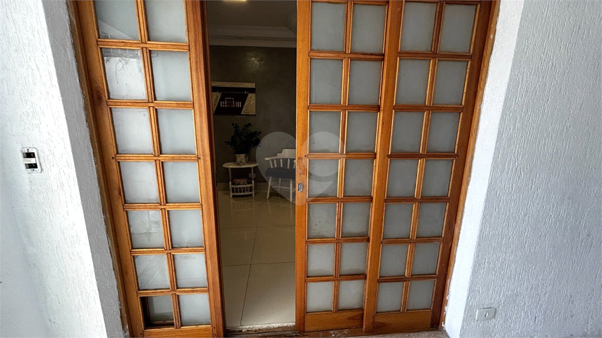 Sobrado à venda com 3 quartos, sendo 2 suítes, em Cidade São Francisco, São Paulo, SP