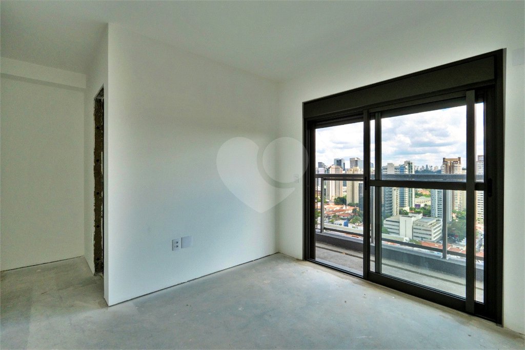 Apartamento à venda com 4 quartos, sendo 2 suítes,  em Jardim das Acácias, São Paulo, SP