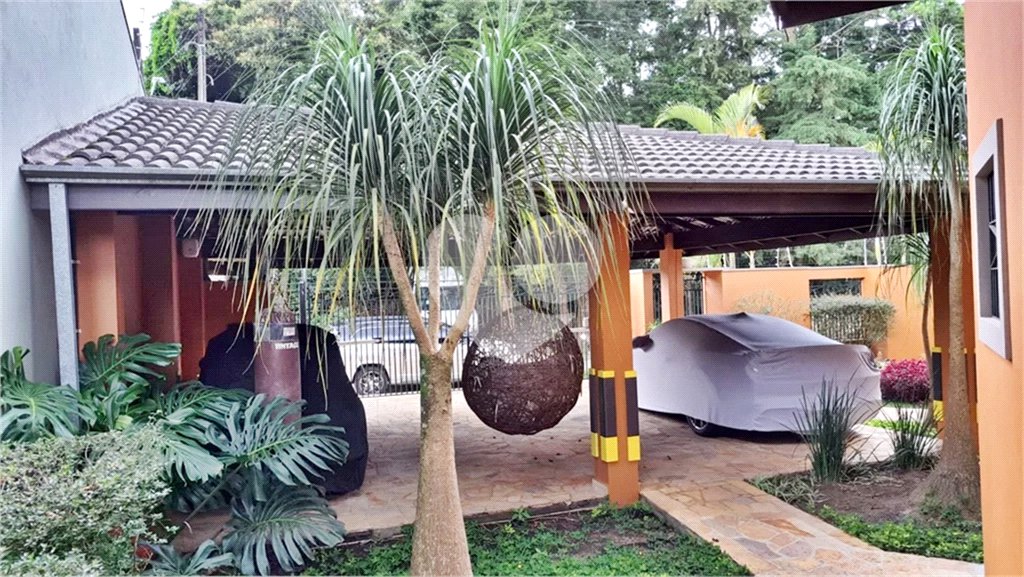 Casa à venda com 8 quartos, sendo 4 suítes, em Roseira, Mairiporã, SP