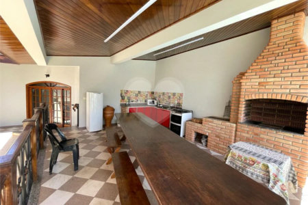 Casa à venda com 6 quartos, sendo 1 suíte, no condomínio Granja Olga I, Sorocaba - SP