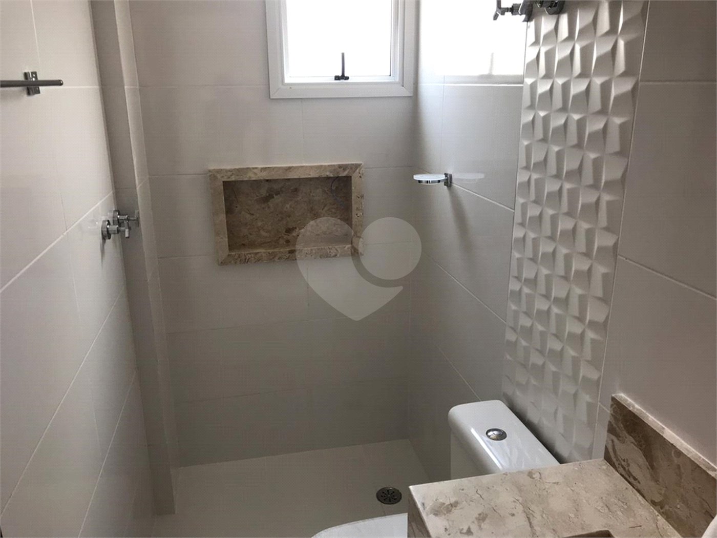 Casa à venda com 3 quartos, sendo 1 suíte, no condomínio Parque Vitória, São Paulo - SP