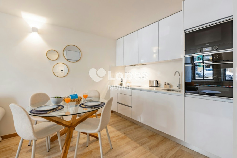 Apartamento T2 Duplex à venda no Bonfim, Porto, Portugal – Mobiliado
