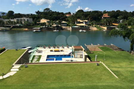 Condomínio à venda com 6 quartos, sendo 5 suítes, no Centro, Capitólio, MG