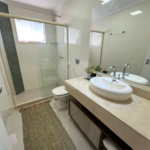 Casa à venda com 3 quartos, sendo 1 suíte, no condomínio Golden Village, Rio de Janeiro - RJ