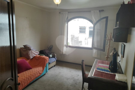 Casa à venda com 4 quartos, sendo 2 suítes, no condomínio Chácara das Rosas, São Paulo - SP
