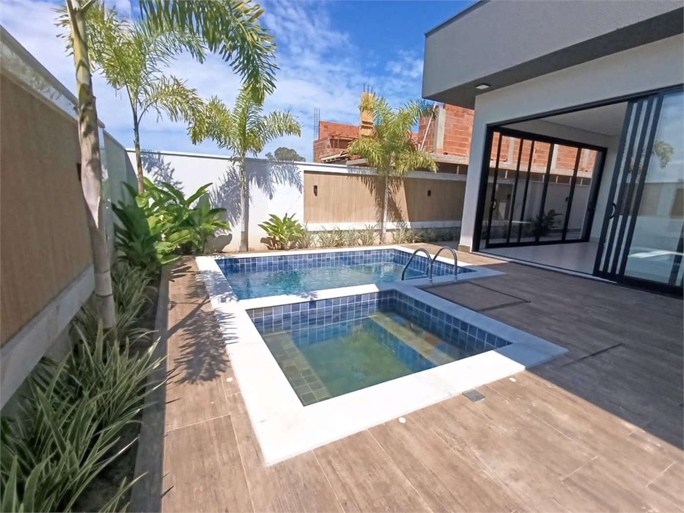 Casa à venda com 3 suítes no condomínio Villa Sapezal, Indaiatuba - SP