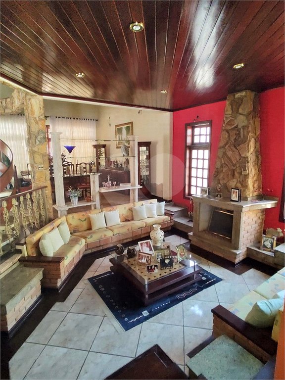Casa à venda com 5 suítes no condomínio Estância Marambaia, Vinhedo - SP