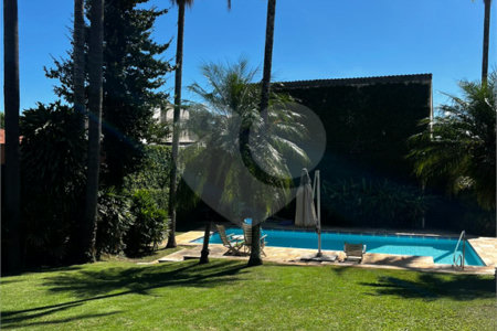 Casa Térrea à venda com 5 quartos, sendo 3 suítes, em Interlagos, São Paulo, SP