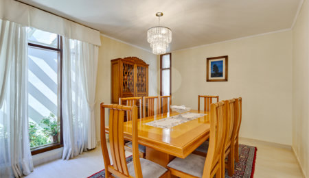 Casa à venda com 3 quartos, sendo 2 suítes,  no condomínio Granja do Morumbi, São Paulo - SP