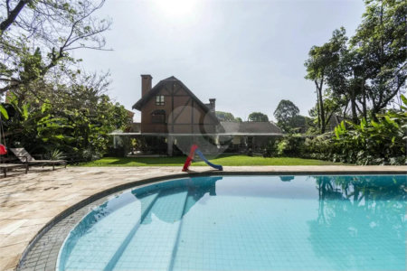 Casa de Vila à venda com 5 quartos, sendo 4 suítes, em Jardim Morumbi, São Paulo, SP