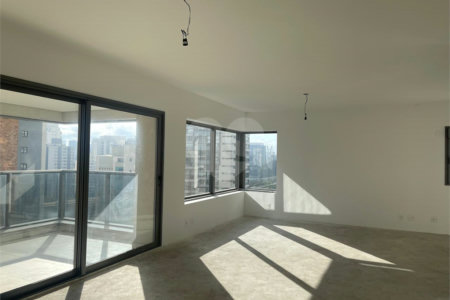 Apartamento à venda com 3 suítes em Campo Belo, São Paulo, SP