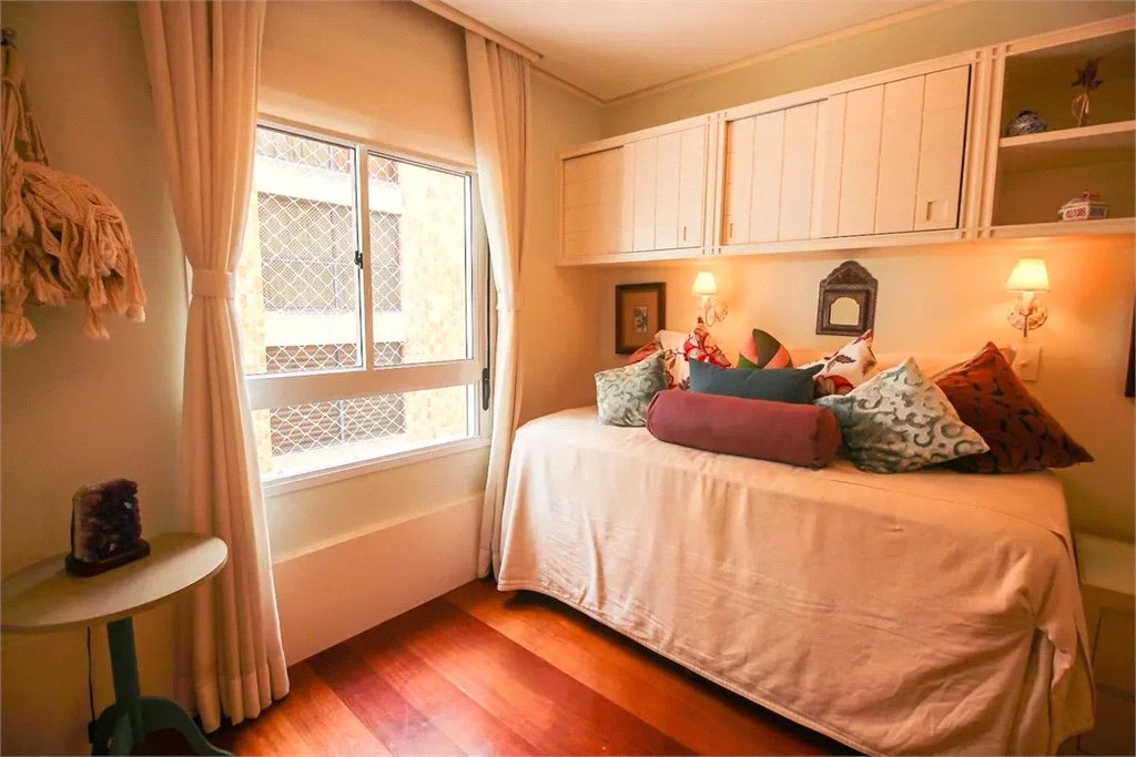 Apartamento à venda com 3 suítes em Real Parque, São Paulo, SP