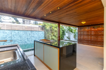 Casa à venda com 4 quartos, sendo 3 suítes, no condomínio Village Place, São Paulo - SP