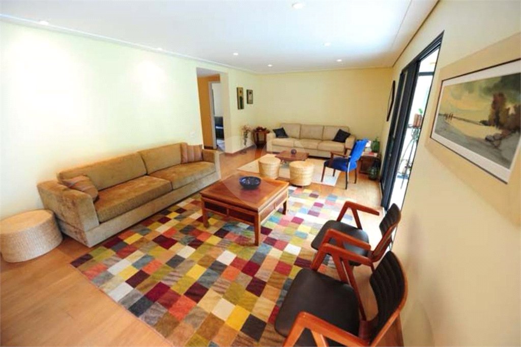 Apartamento à venda ou para alugar com 3 quartos, sendo 2 suítes, em Jardim Morumbi, São Paulo, SP