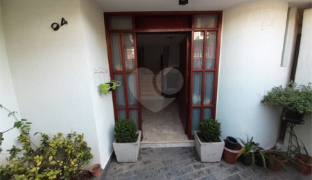 Sobrado à venda com 3 quartos, sendo 1 suíte,  em Indianópolis, São Paulo, SP