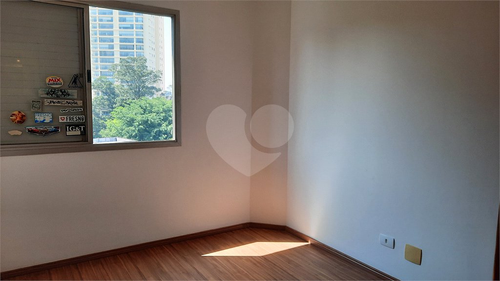 Apartamento à venda com 3 quartos, sendo 1 suíte, em Jardim Marajoara, São Paulo, SP