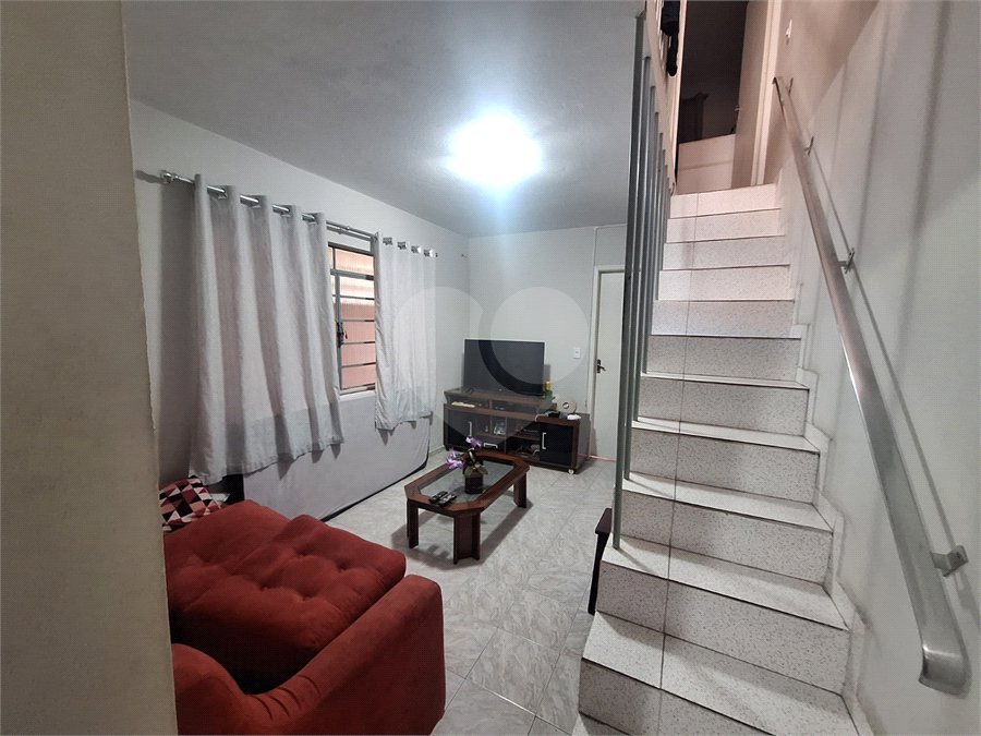 Sobrado à venda com 2 quartos em Vila Nivi, São Paulo, SP