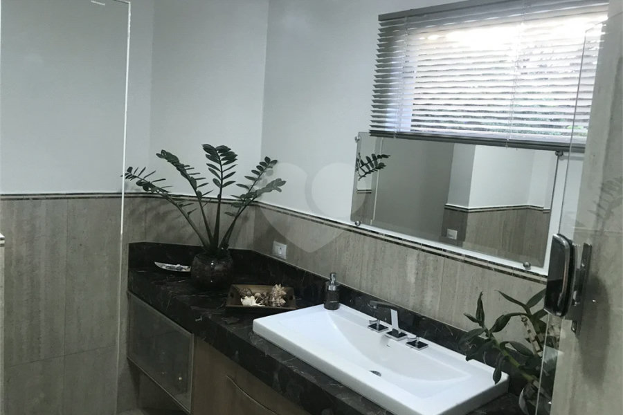 Sobrado à venda com 3 quartos, sendo 1 suíte, em Alto da Boa Vista, São Paulo, SP