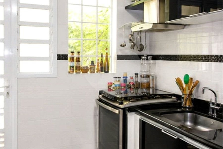 Casa à venda com 3 quartos, sendo 1 suíte, no condomínio Morada do Horto, São Paulo - SP