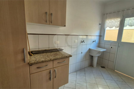 Casa para alugar com 3 quartos, sendo 1 suíte, no condomínio Recanto dos Paturis, Vinhedo - SP