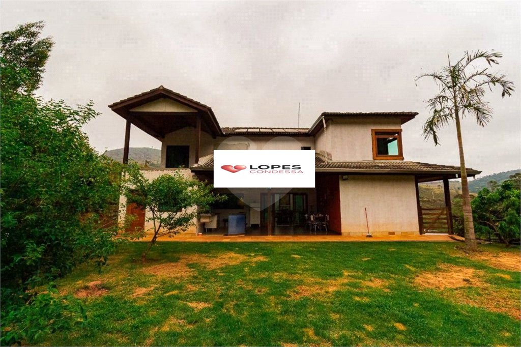 Casa à venda com 5 quartos, sendo 1 suíte, no condomínio Canada Village, Mairiporã - SP