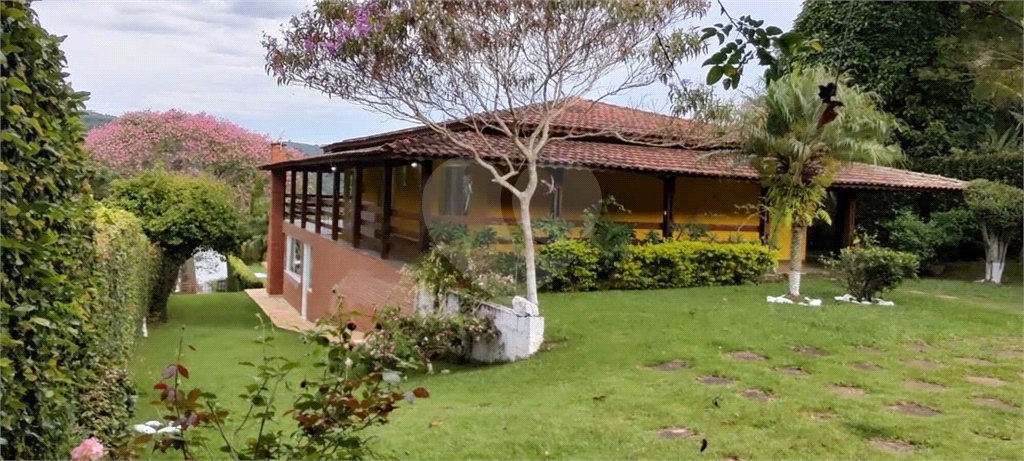 Chácara à venda com 5 quartos, sendo 2 suítes, no Centro, Piracaia, SP