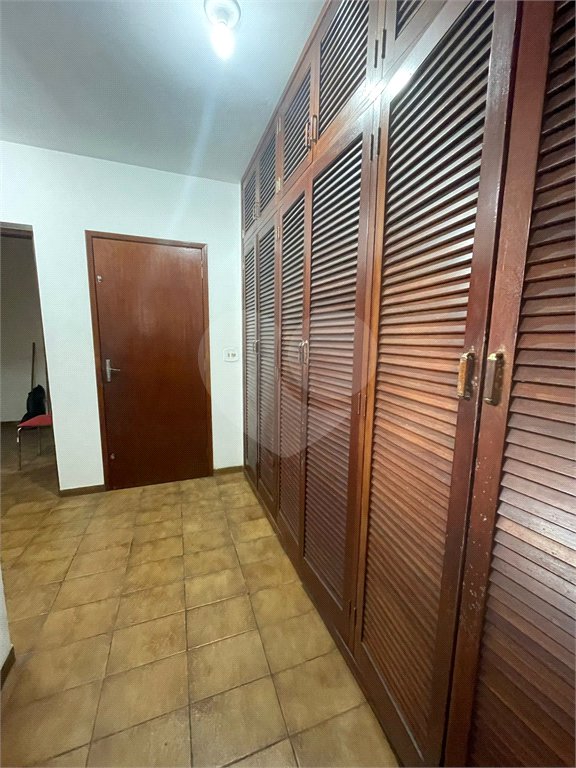Sobrado à venda com 5 quartos, sendo 2 suítes,  em Vila Oliveira, Mogi das Cruzes, SP