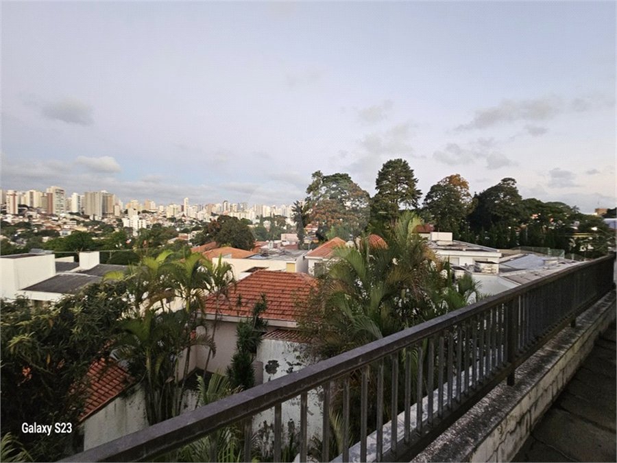 Casa à venda com 8 quartos, sendo 2 suítes, em Indianópolis, São Paulo, SP
