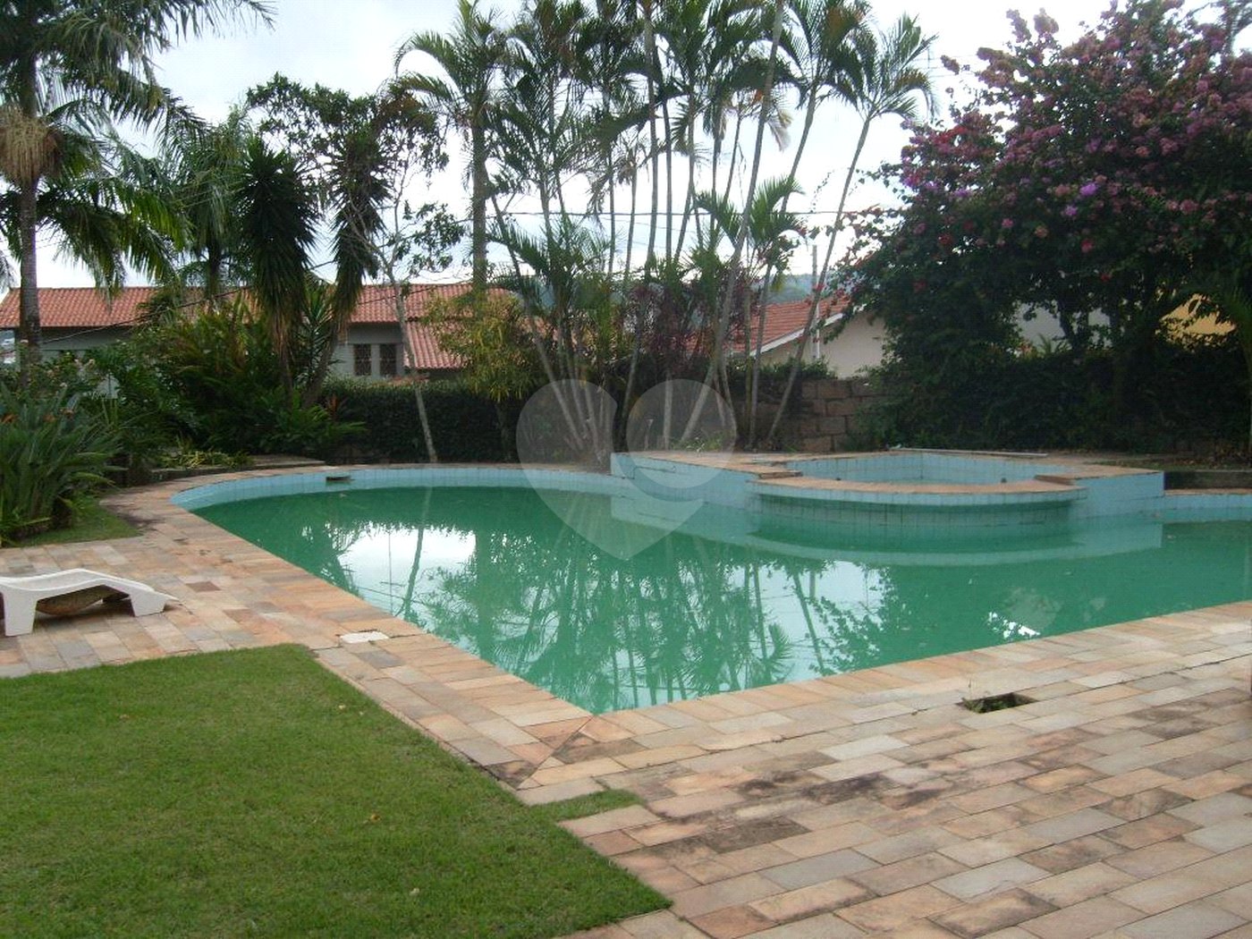 Casa à venda ou para alugar com 4 quartos, sendo 2 suítes,  no Centro, Vinhedo, SP