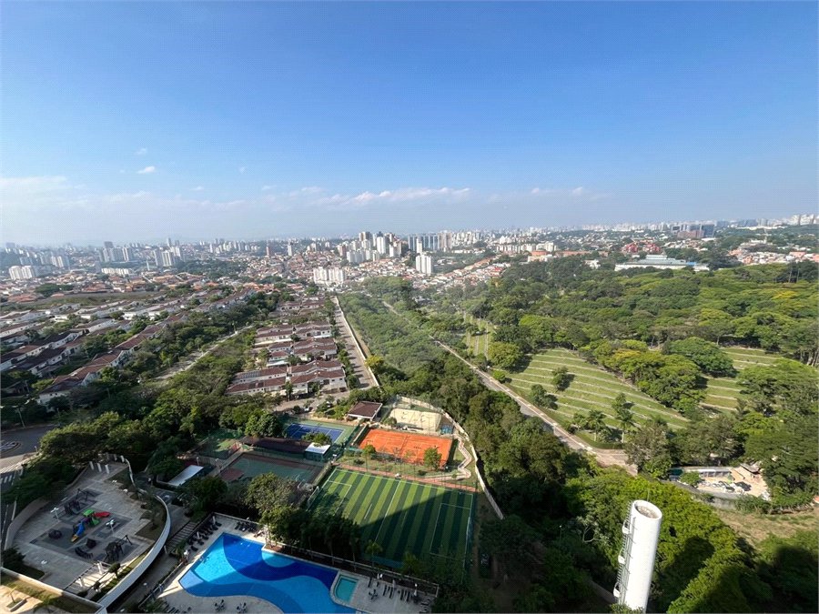 Apartamento à venda com 3 suítes em Jardim Monte Kemel, São Paulo, SP