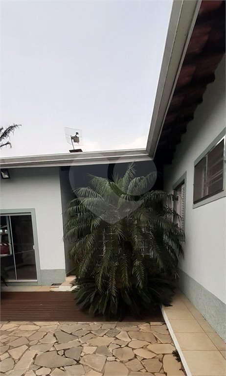 Casa à venda com 5 quartos, sendo 1 suíte, no Centro, Bom Jesus dos Perdões, SP