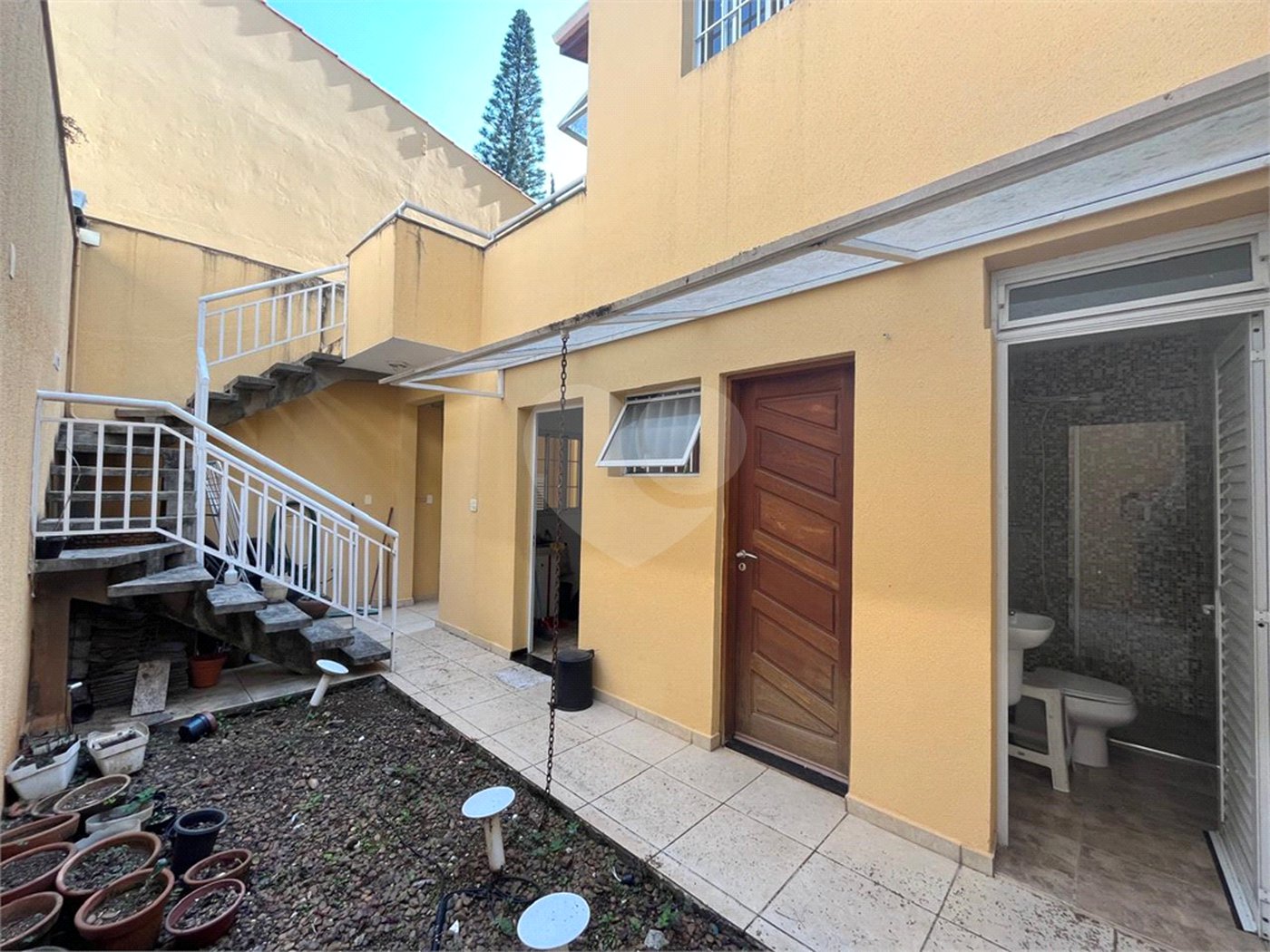 Sobrado à venda com 4 quartos, sendo 1 suíte,  em Vila Cordeiro, São Paulo, SP