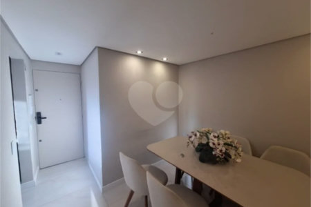 Apartamento totalmente mobiliado com 2 dormitórios, 1 vaga
