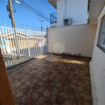 Casa térrea com 2 dormitórios.