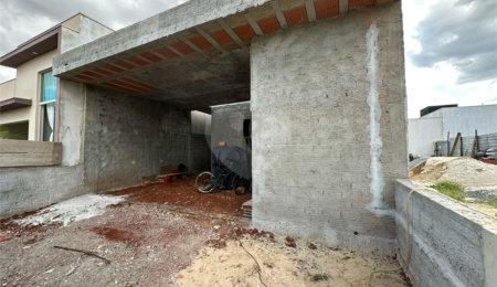 Casa à venda com 3 quartos, sendo 1 suíte, no condomínio Lago dos Ipês, Itapetininga - SP