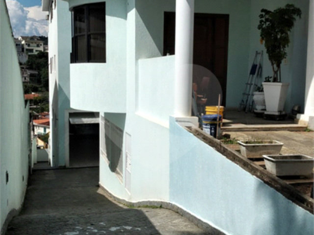 Sobrado à venda com 4 quartos, sendo 2 suítes,  em Horto, São Paulo, SP