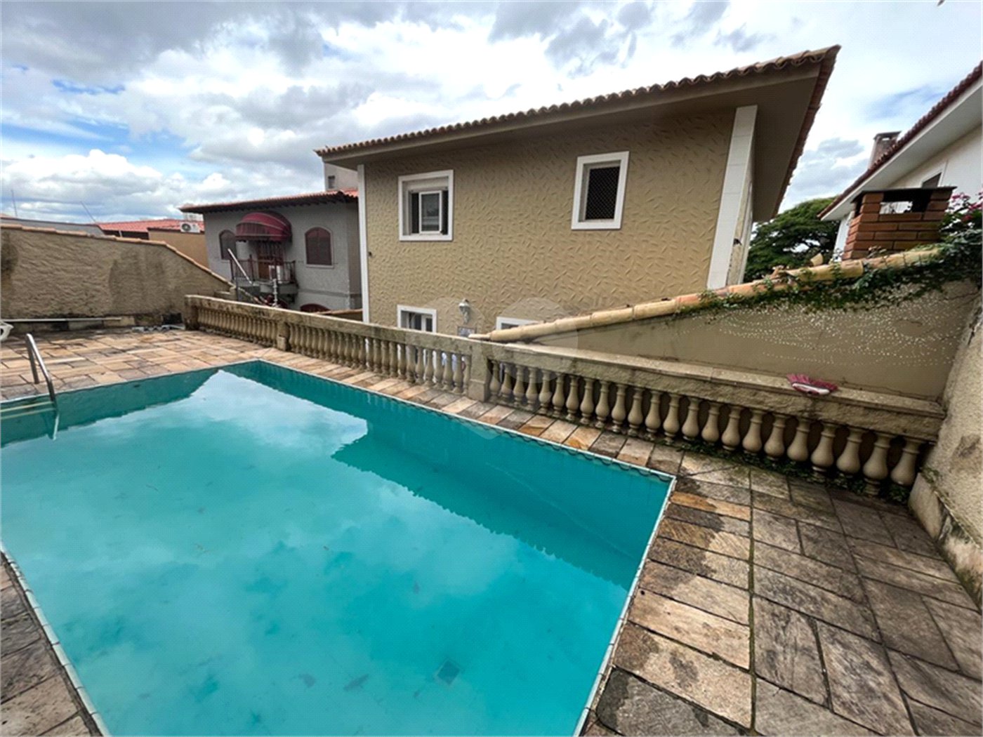 Casa à venda com 4 quartos, sendo 2 suítes,  em Vila Inah, São Paulo, SP