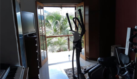 Casa à venda com 4 quartos, sendo 1 suíte,  no condomínio Clube da Montanha, Atibaia - SP
