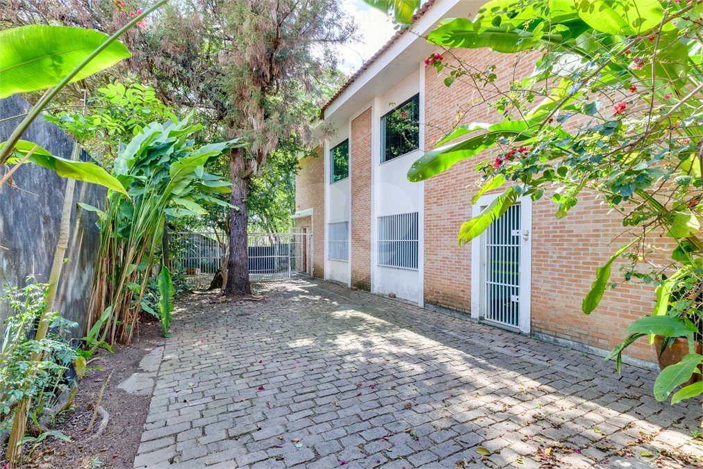 Sobrado à venda ou para alugar com 4 quartos em Jardim Petrópolis, São Paulo, SP