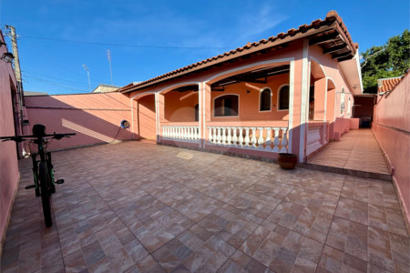 Casa à venda ou para alugar com 3 quartos, sendo 1 suíte, em Jardim Monte Santo, Itapetininga, SP