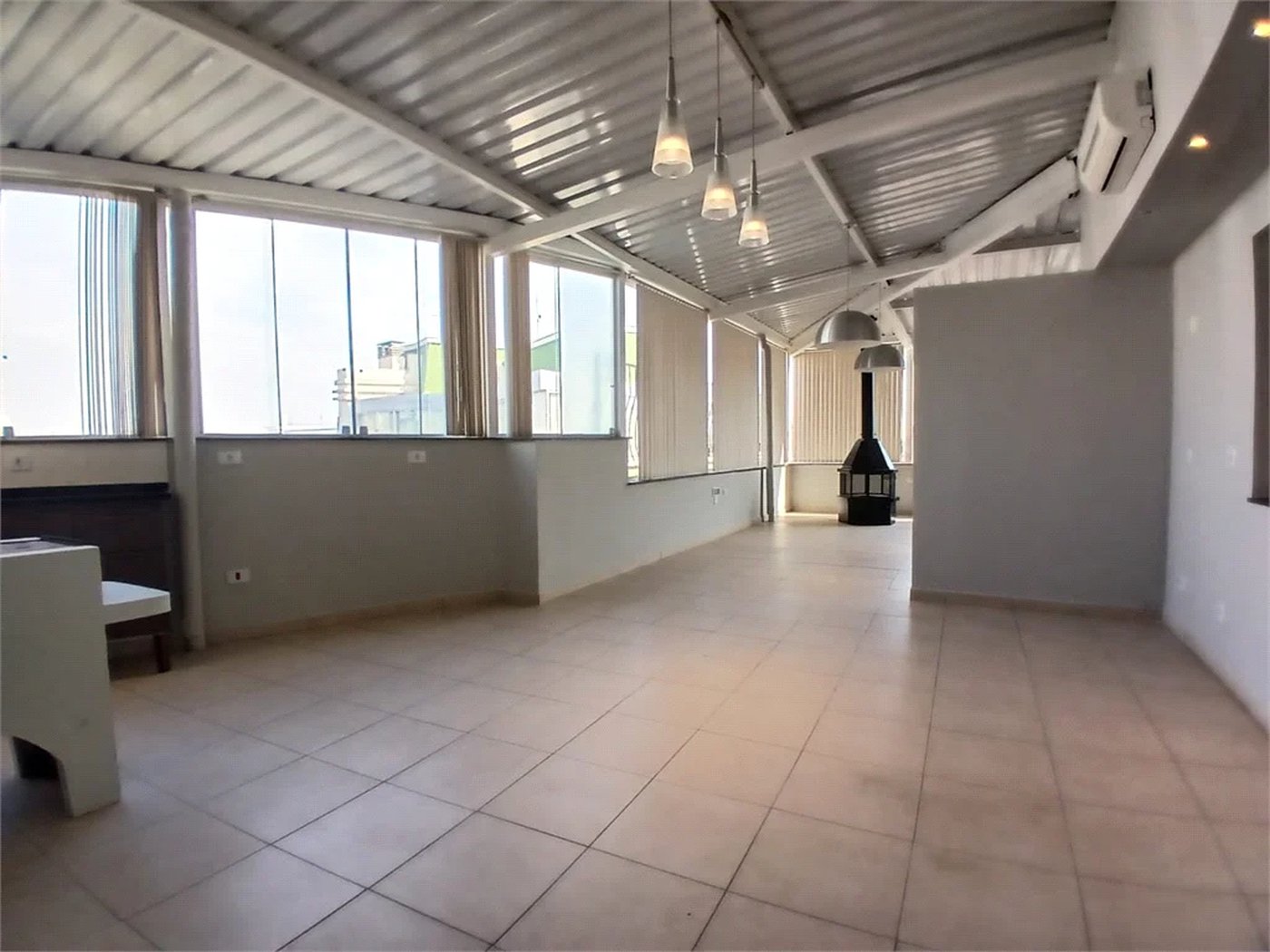 Cobertura à venda com 4 quartos, sendo 3 suítes,  em Cidade São Francisco, São Paulo, SP