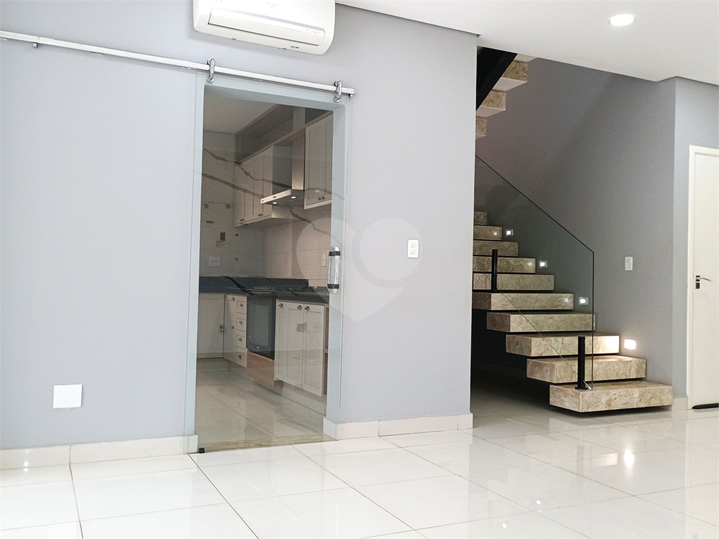 Sobrado à venda com 4 quartos, sendo 1 suíte, em Reserva San Gabriel, Ribeirão Preto, SP