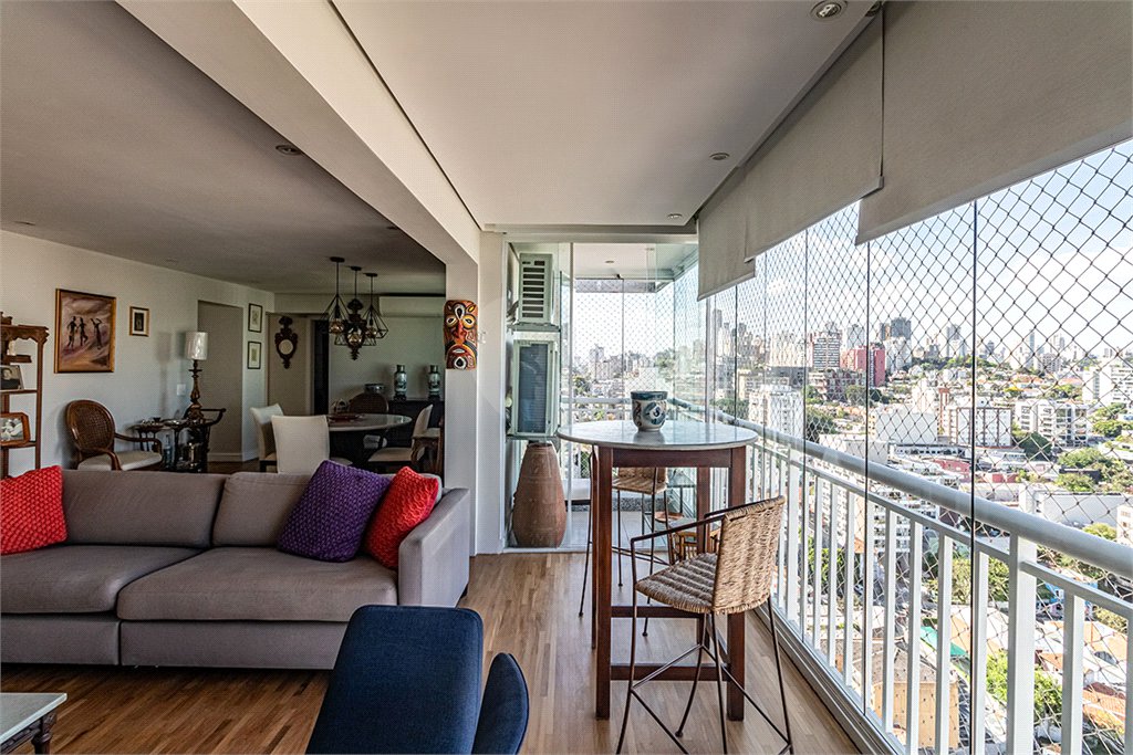 Apartamento à venda com 3 quartos, sendo 1 suíte, em Pinheiros, São Paulo, SP