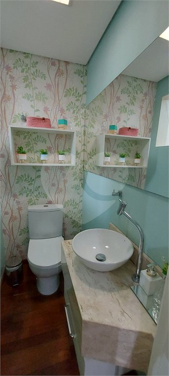 Casa à venda com 3 quartos, sendo 1 suíte, no condomínio Ville Resedá, São Paulo - SP