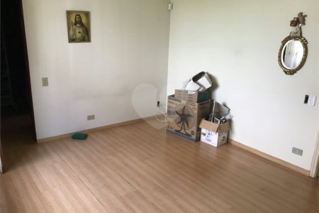 Sobrado à venda com 5 quartos, sendo 1 suíte, em Jardim São Bento, São Paulo, SP